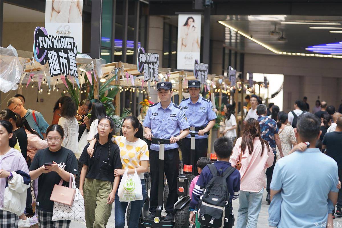 菠萝休闲娱乐